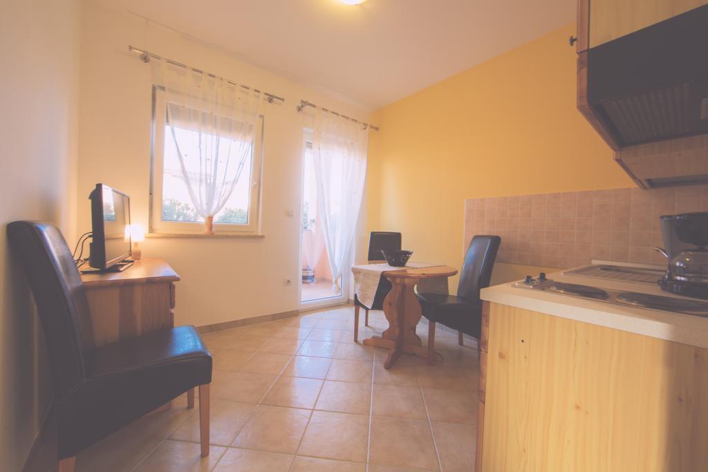 Apartments Meri Ližnjan Szoba fotó